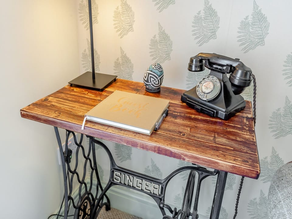 Interior | Achomraich, Kyle