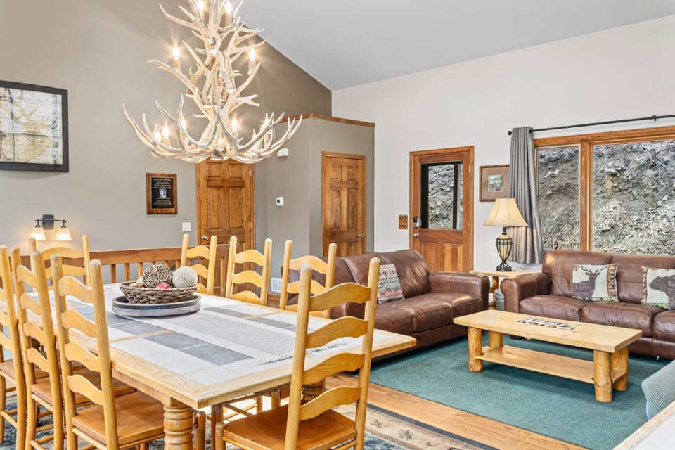 Architecture, Building, Dining Room, Dining Table, Furniture