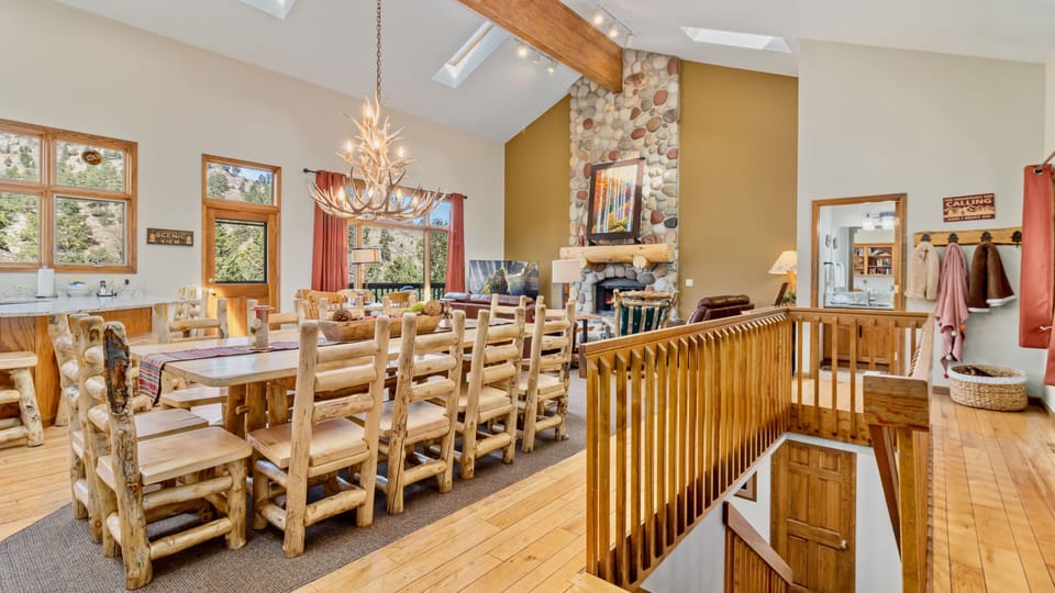 Dining Room, Dining Table, Furniture, Indoors, Table