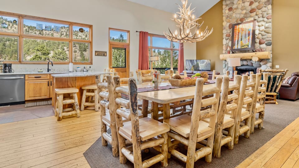 Dining Room, Dining Table, Furniture, Indoors, Table
