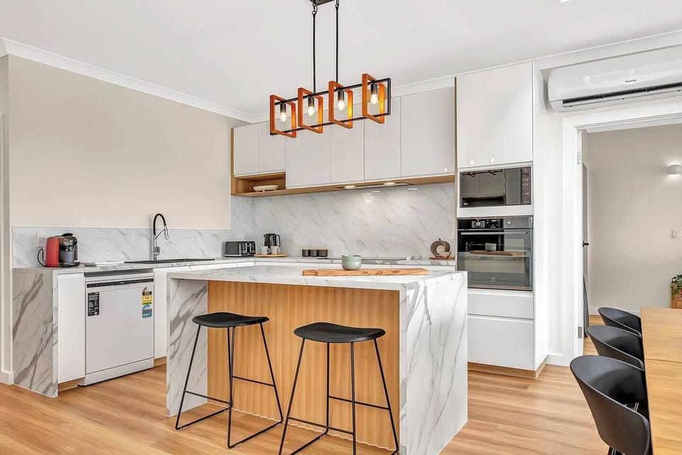 The generous upstairs kitchen includes everything you need to cook a feast, plus a dishwasher for easy clean-up. 