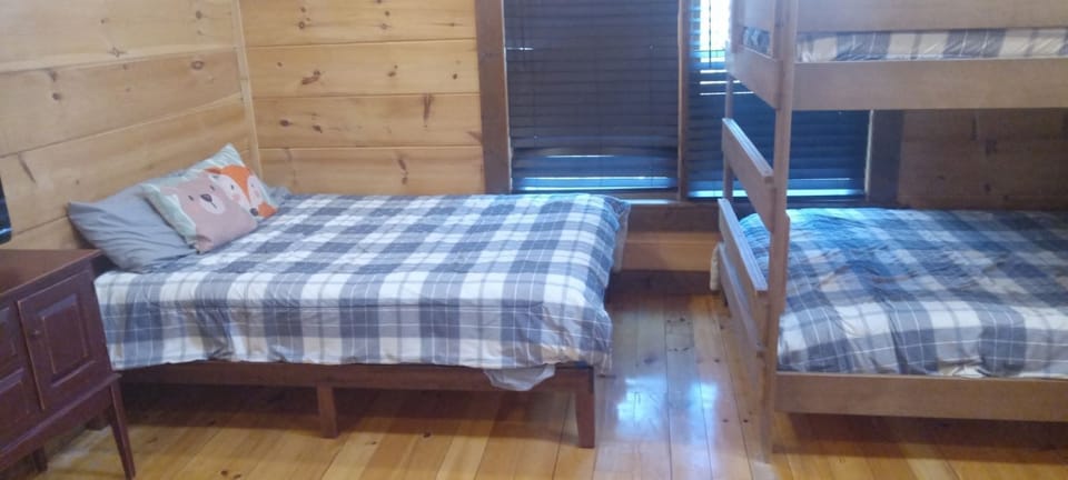 Loft- 1 queen bed and a bunk bed ( queen on queen)