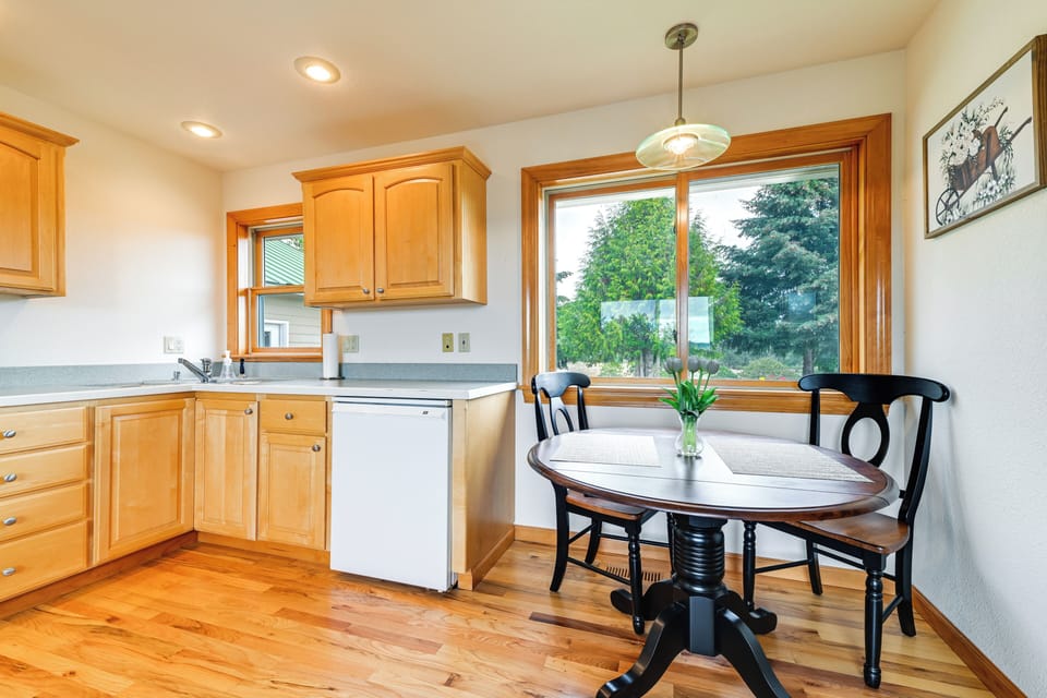 Dining Area | Dishware & Flatware