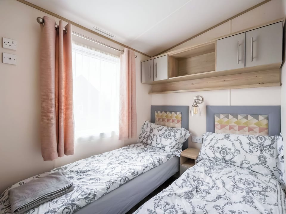 Twin bedroom | Hallcroft Fishery, Retford