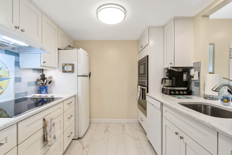 Your Fully Equipped Kitchen with Combo Coffee Maker for Drip and K-Cups