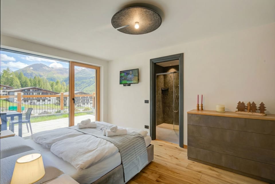 Second bedroom