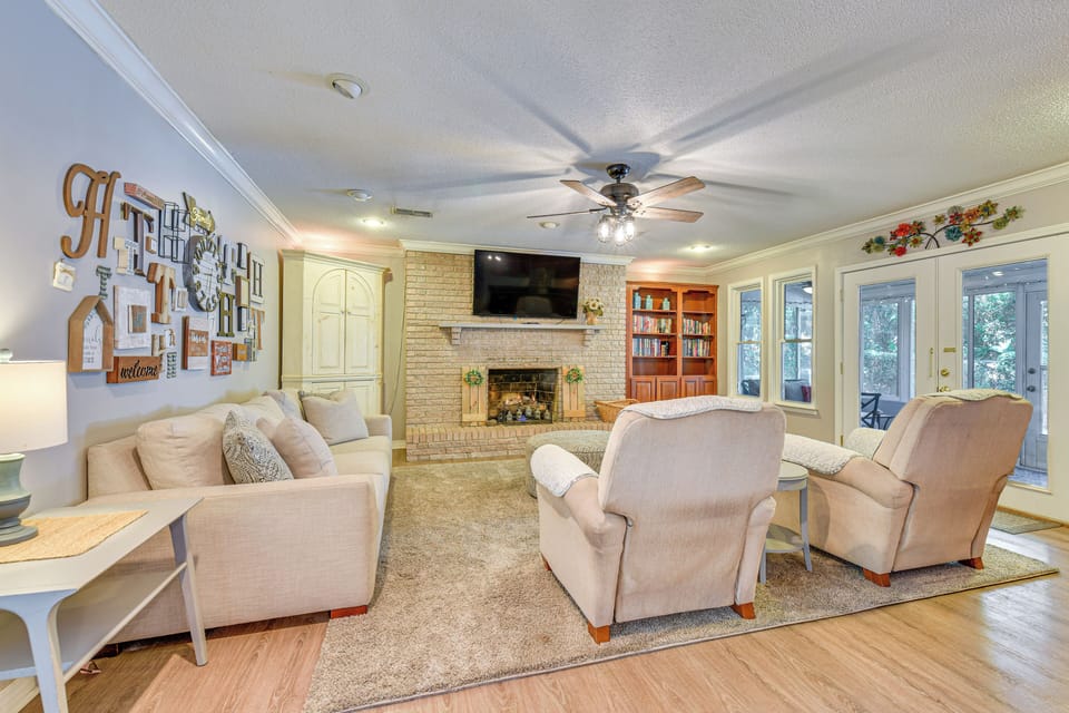 Fort Walton Beach Vacation Rental | 3BR | 2BA | 1,800 Sq Ft | 1 Step to Enter