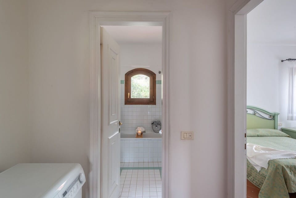 Autumn, Bathroom, Spring, Summer