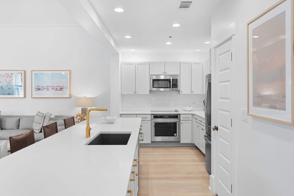 Fully equipped kitchen.