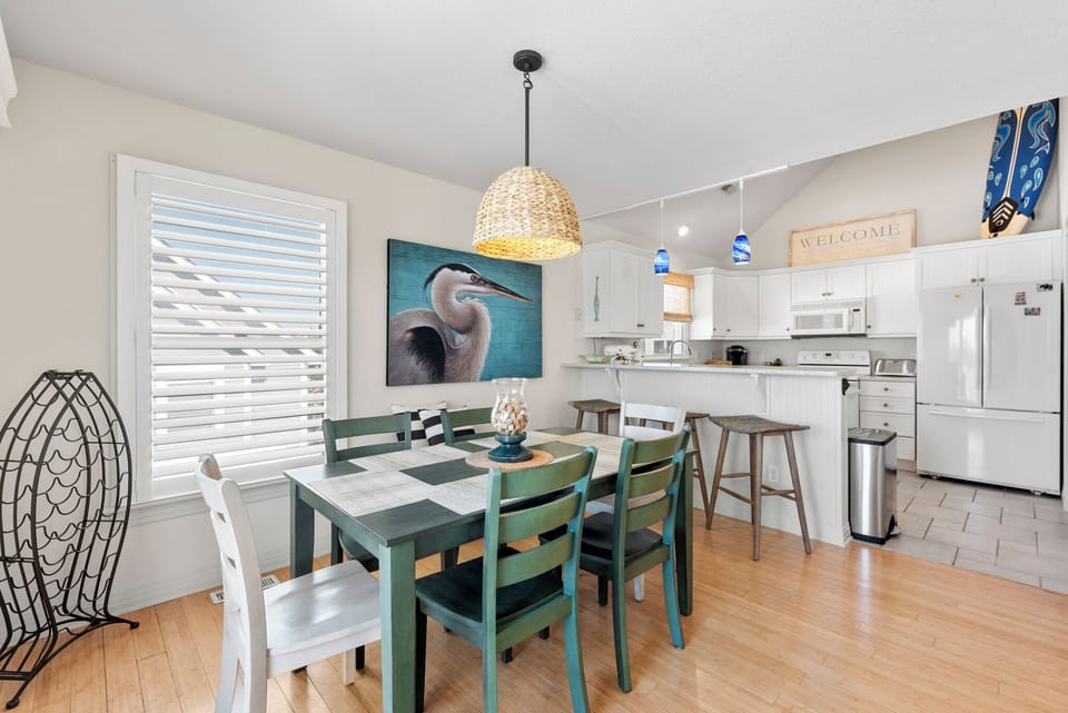 HK61: Coral Sunset | Top Level Dining Area