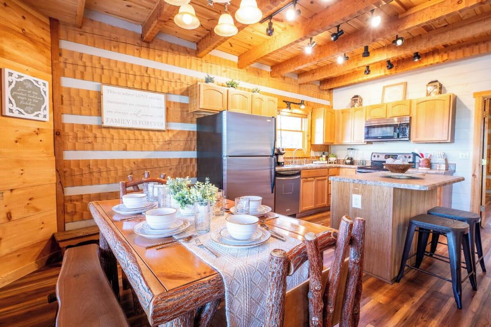Living Waters Lodge's kitchen and dining area