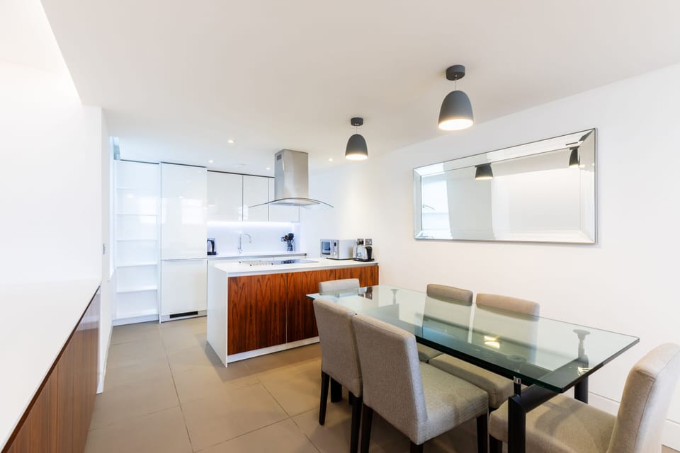 Executive Two Bedroom Apartment Ensuite