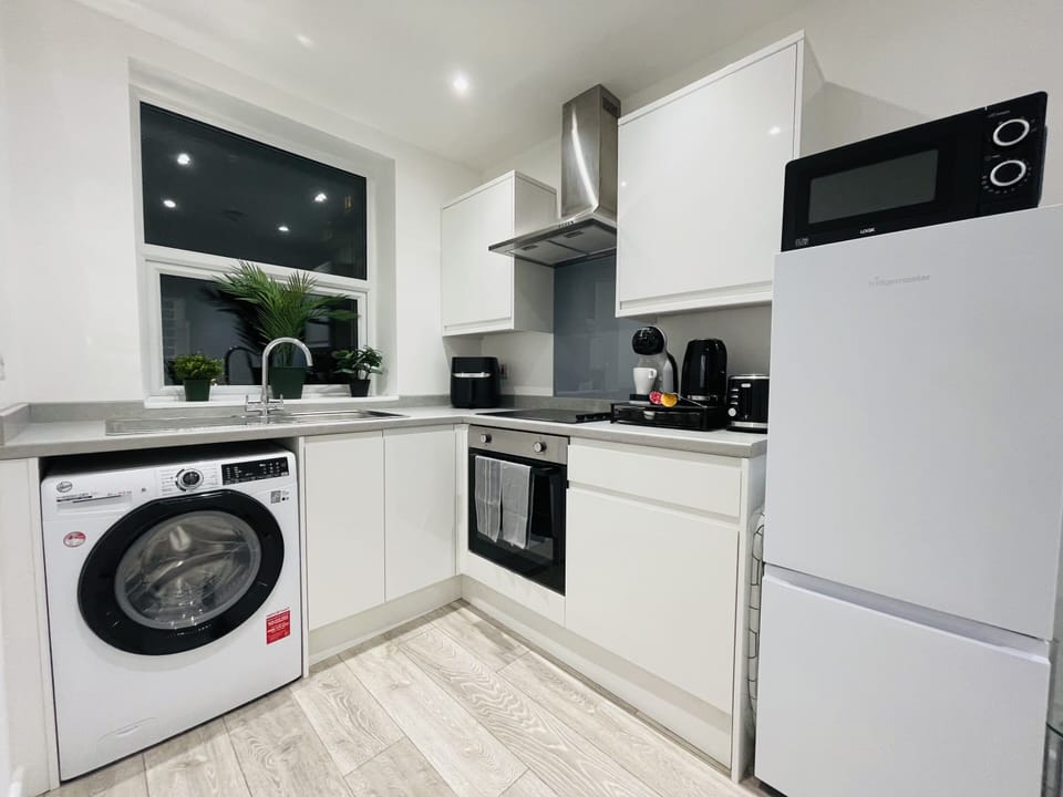 Modern, Fully-Equipped Kitchen