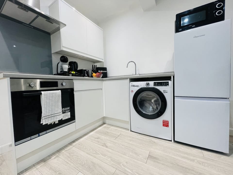 Modern, Fully-Equipped Kitchen