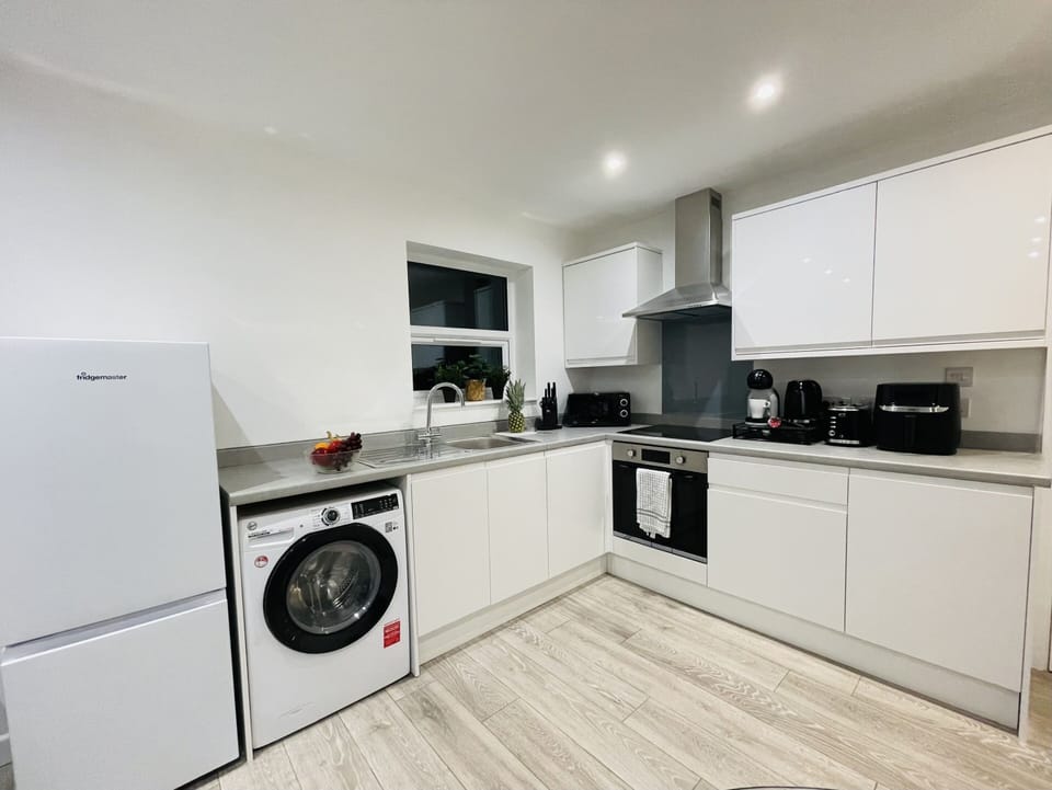 Modern, Fully-Equipped Kitchen