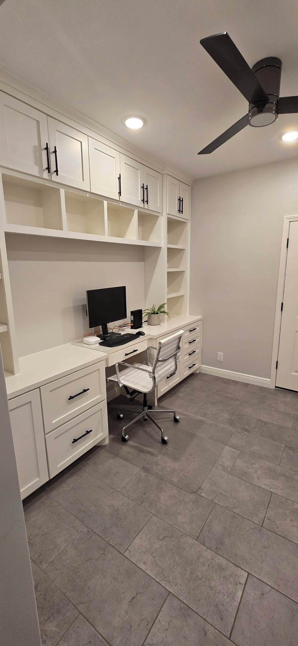 Office Space with docking station