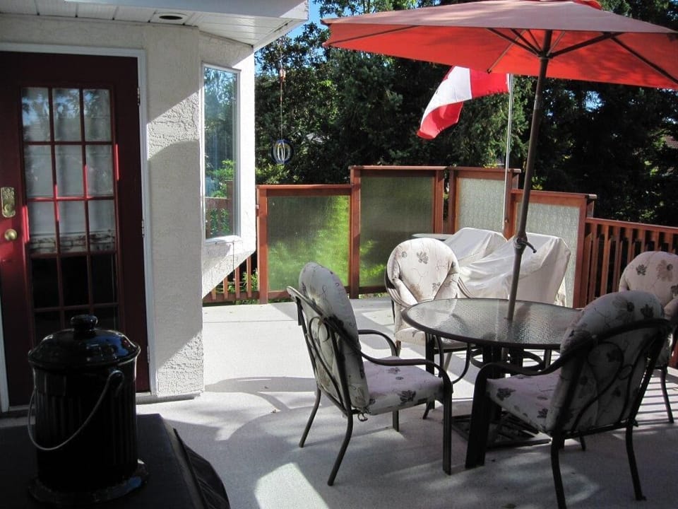 Upper deck off kitchen