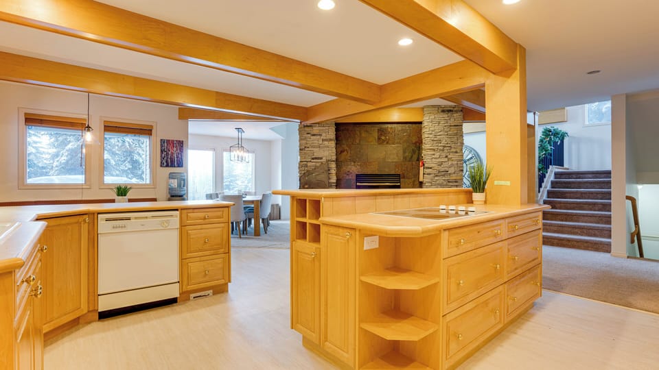 Kitchen Breakfast Bar/Island 