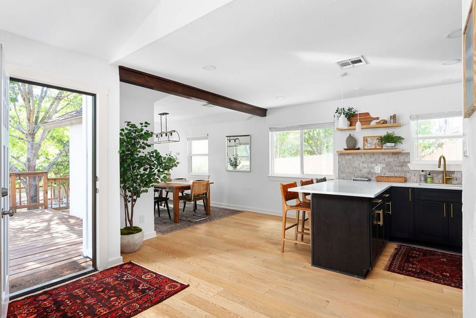 A well-lit, spacious kitchen designed for effortless cooking. 💡🍳