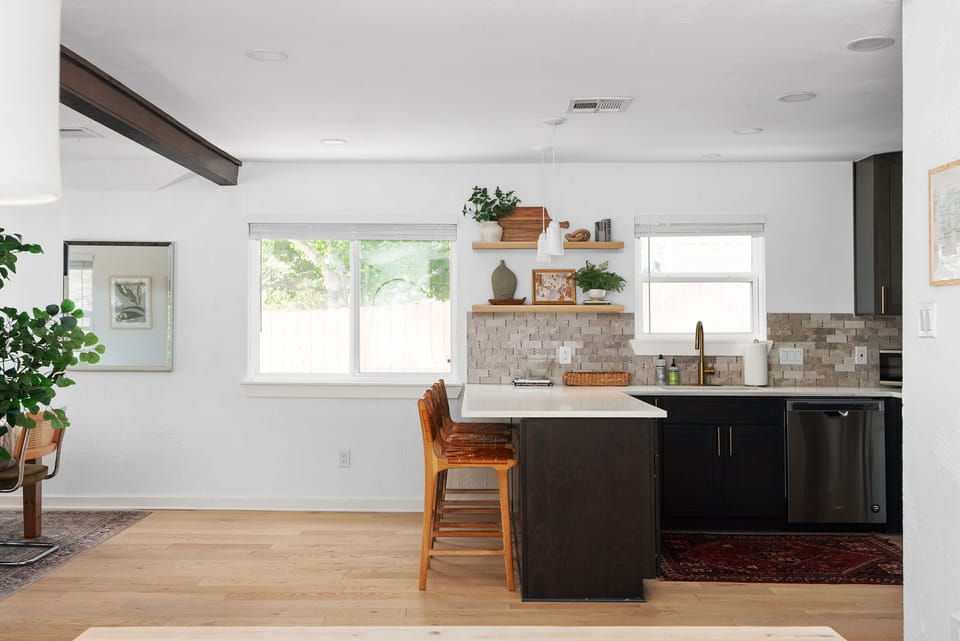 Dine in a space that’s as welcoming as the meals served here. 🏡🍷