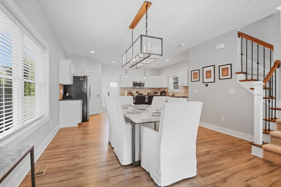Dining area looking toward kitchen
