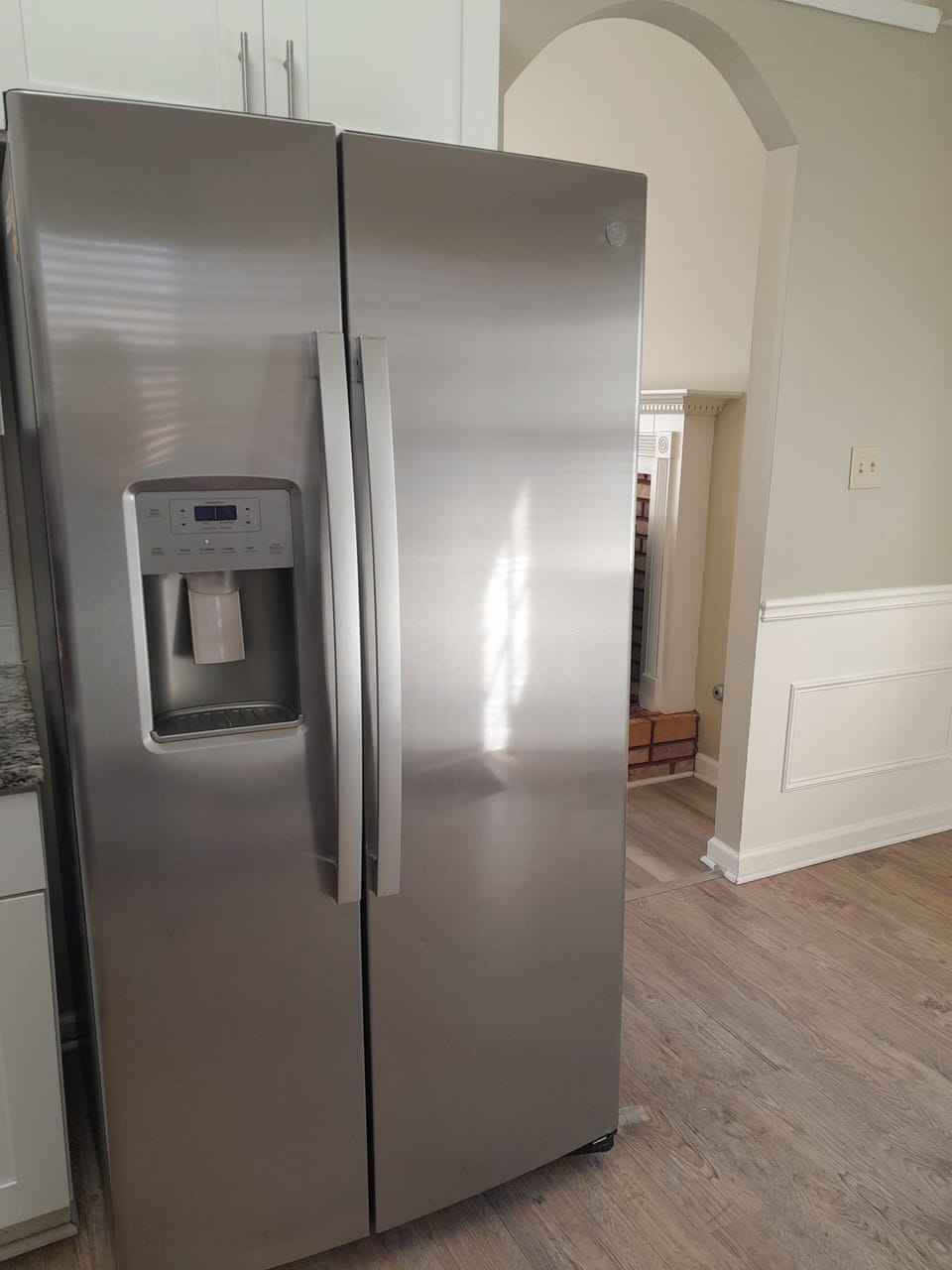 Kitchen -refrigerator with Ice maker and filtered water 
