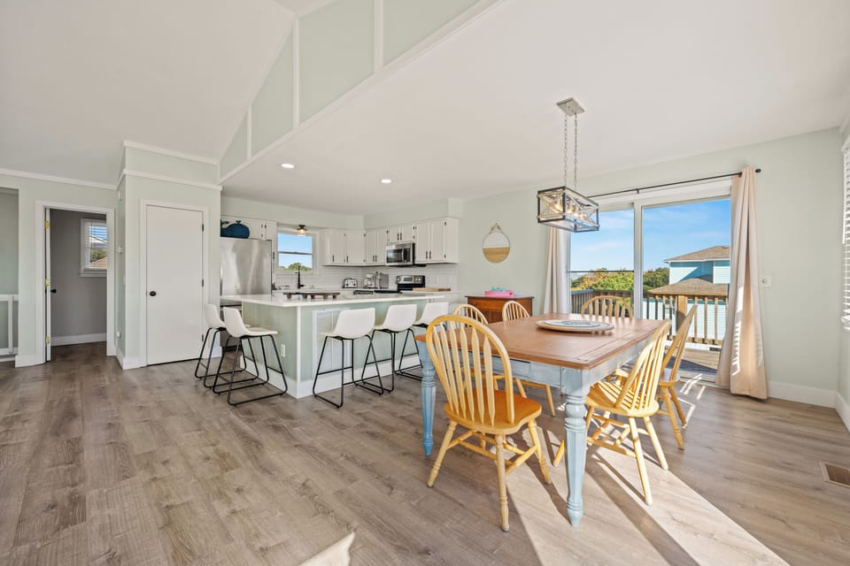 Dining Area - Top Level