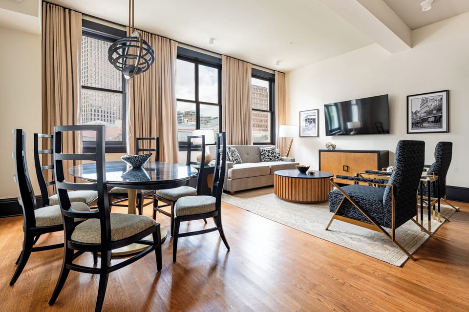 Living room 1 - Experience urban living with contemporary design and panoramic views in this connecting space, perfect for large groups.