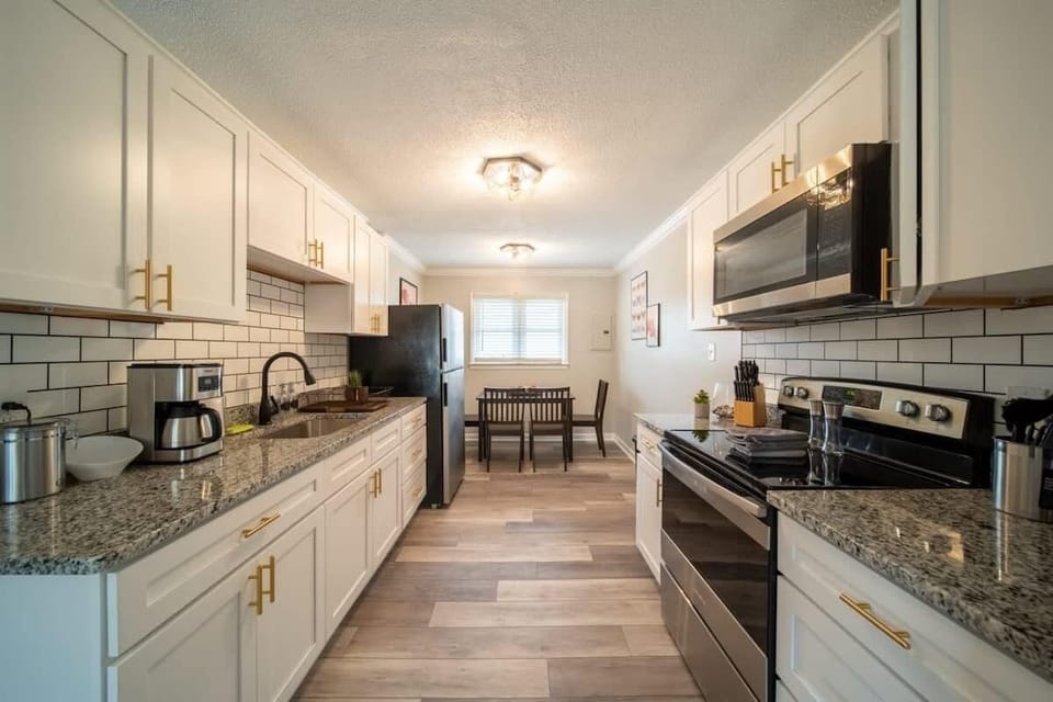 Full Kitchen