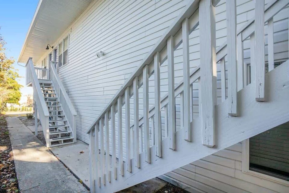 Top and Bottom Floor Units