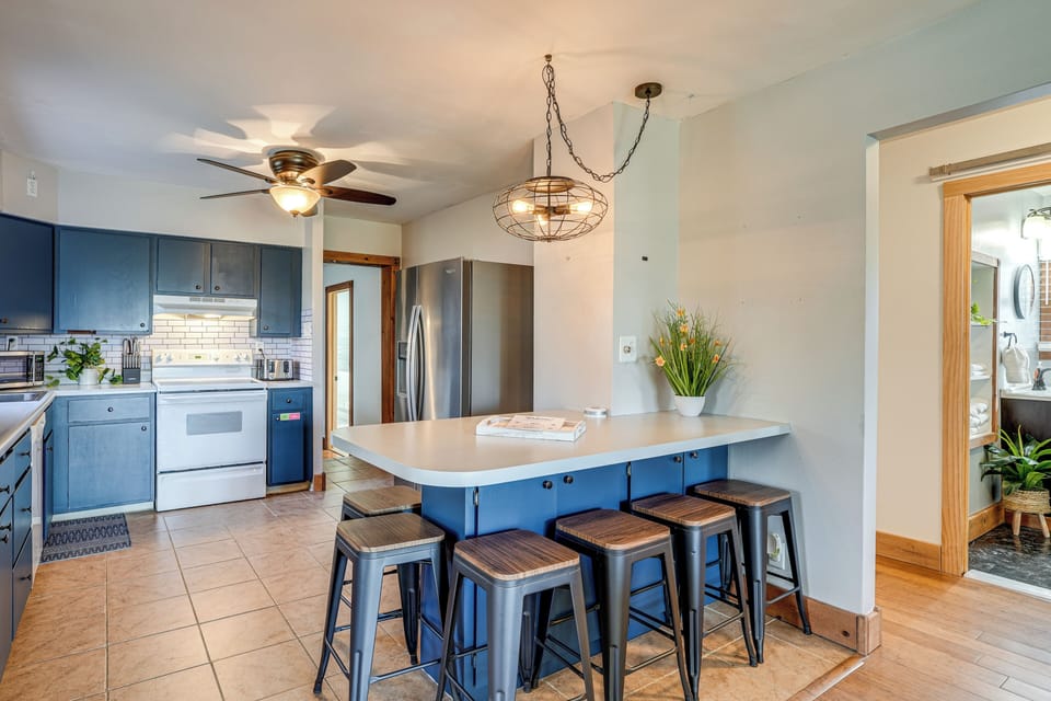 Dining Area | Dishware & Flatware Provided | Central A/C & Heat