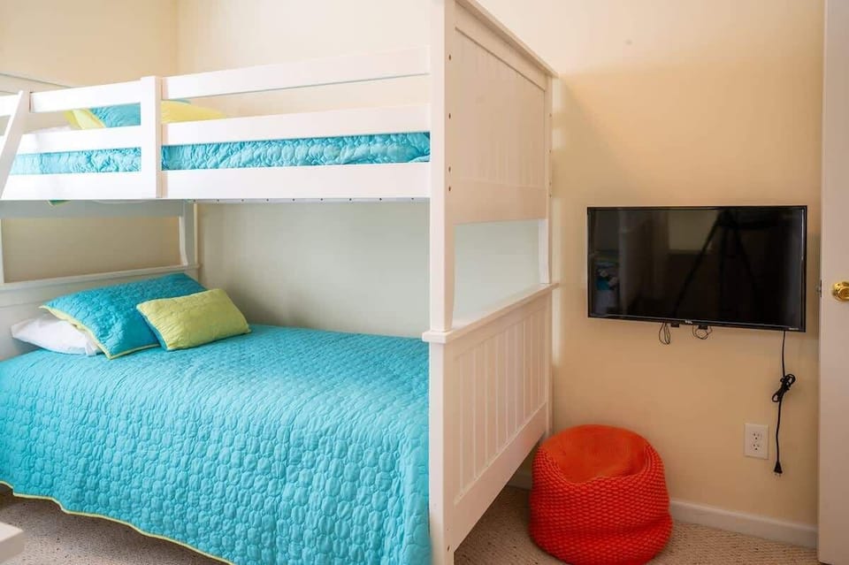 Children's Bunk Room Sleeps 4