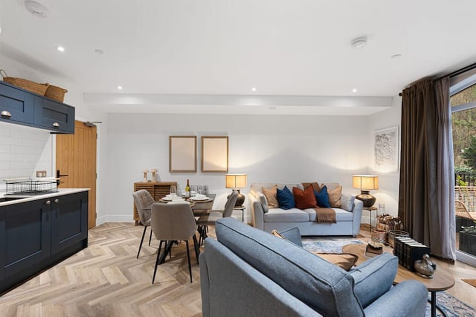 Living Room / Lounge