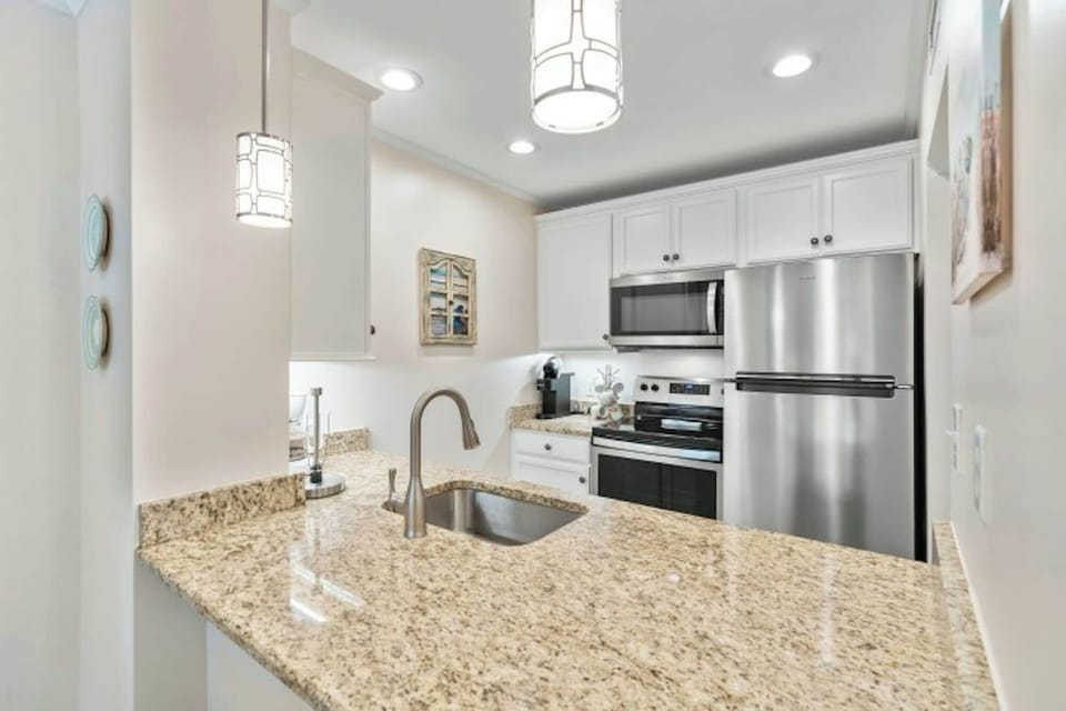 All modern appliances to make meal preparation a breeze.