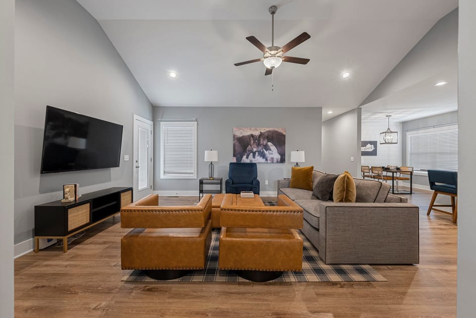 Spacious Living Room for Groups & Families