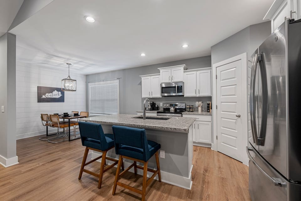 Brand New Kitchen w/ Stainless Steel Appliances & Granite Countertops 
