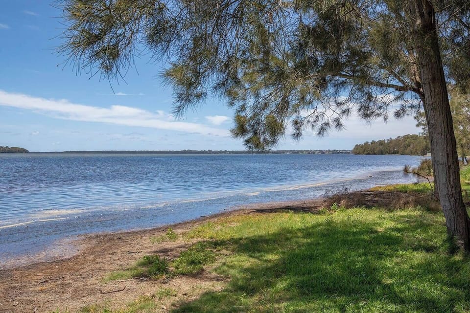 Enviably located on the edge of Budgewoi Lake, this home offers direct access for kayaking, fishing, or simply relaxing by the water.