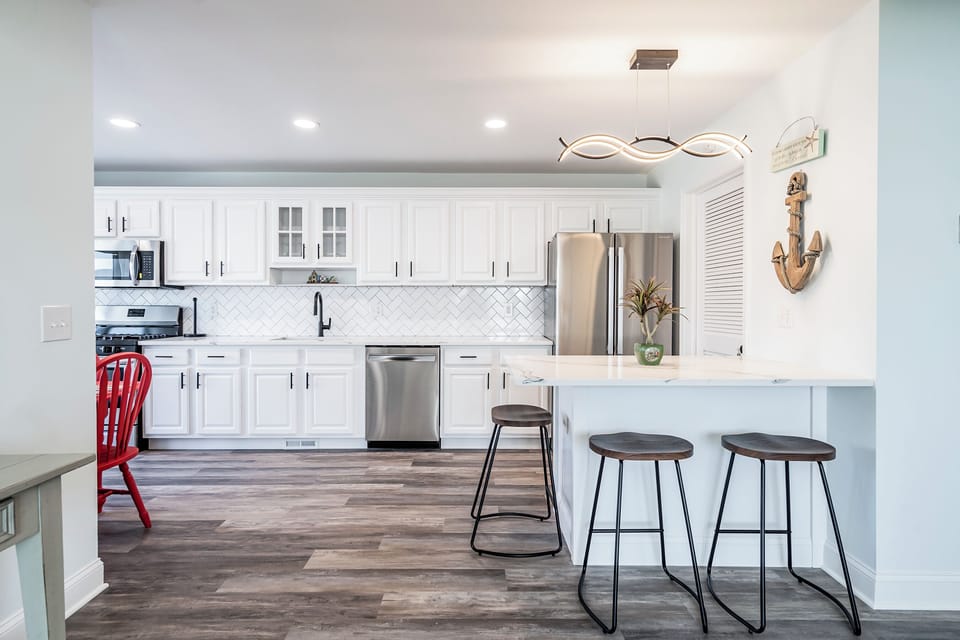 Large Eat-in-kitchen