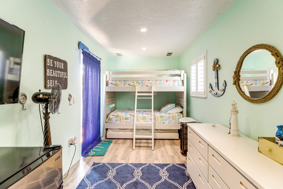 Bedroom 7 | Twin Bunk Bed | 1st Floor