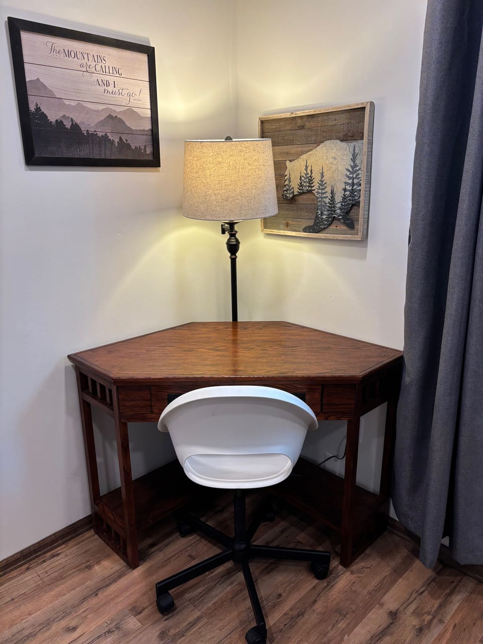 Dedicated work space in 2nd bedroom, high speed internet at 1000 Mbps.