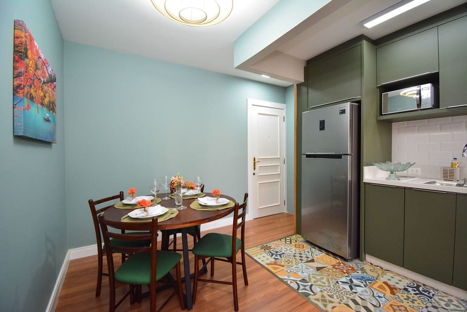 Kitchen or kitchenette,Dining area