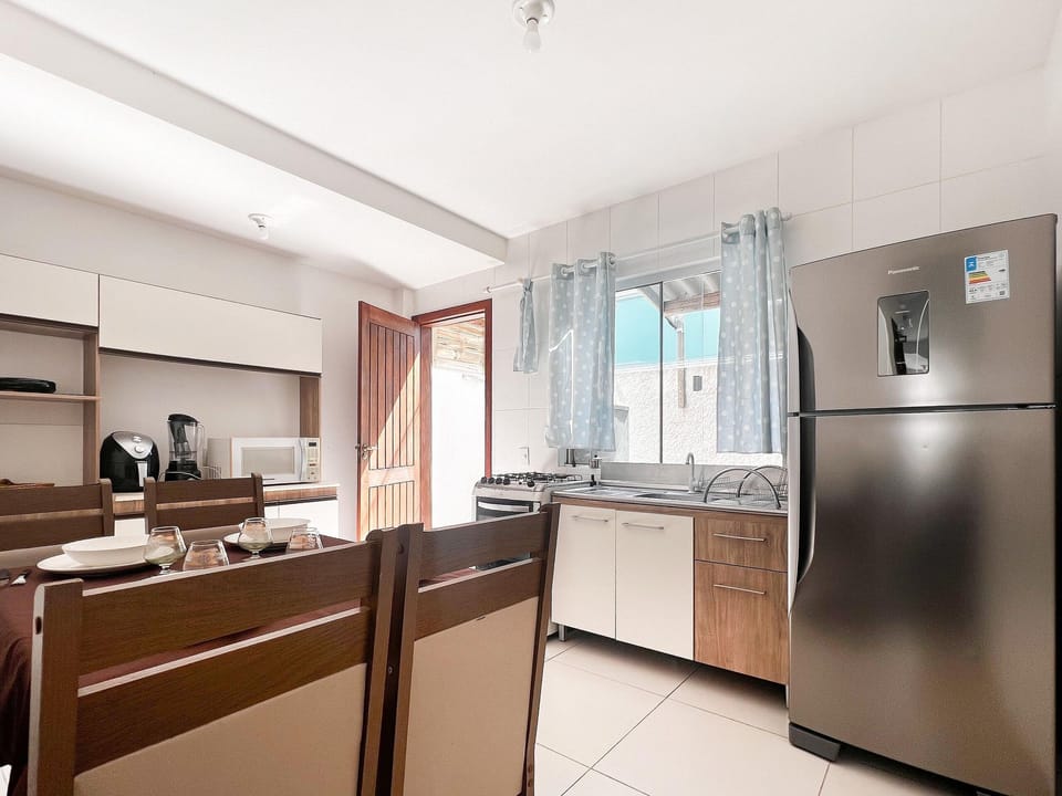 Kitchen or kitchenette,Dining area