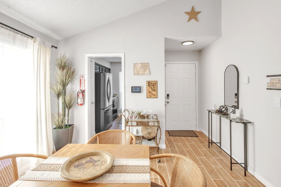 Architecture, Building, Dining Room, Dining Table, Furniture