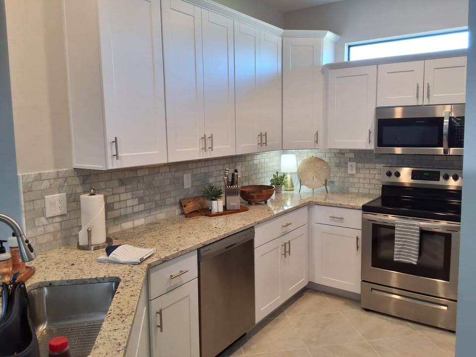 Cute little kitchen that has everything you need to cook for you and guests. 