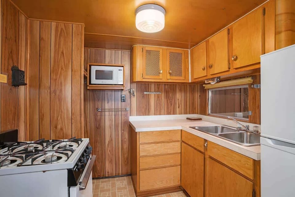 Full kitchen in the cottage.