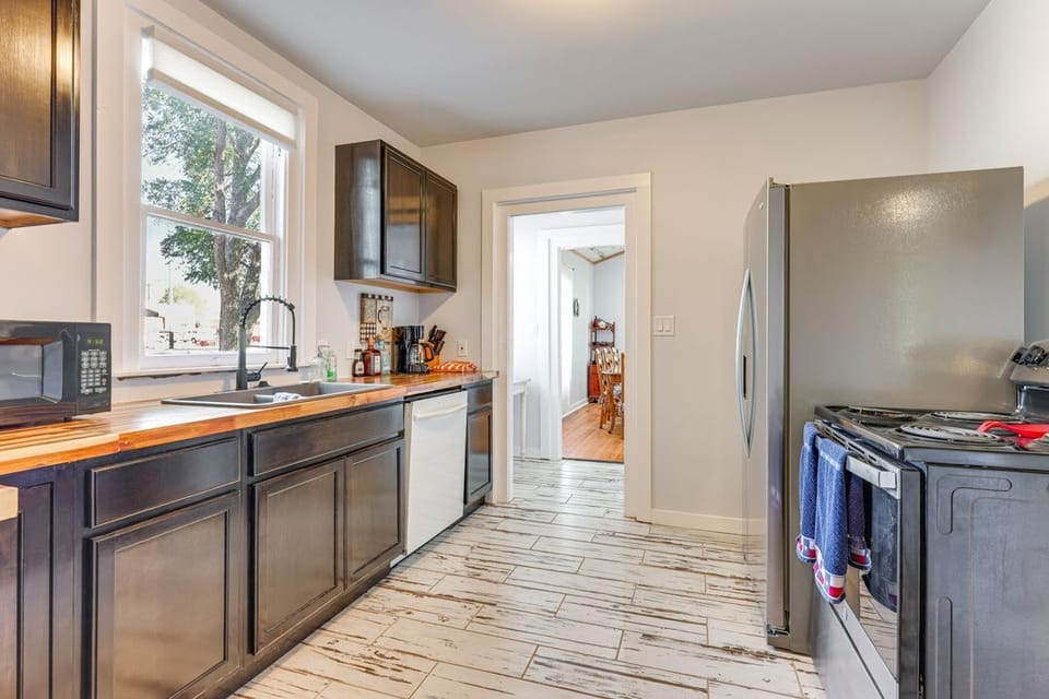 Kitchen | Single-Story Home | Central A/C & Heat