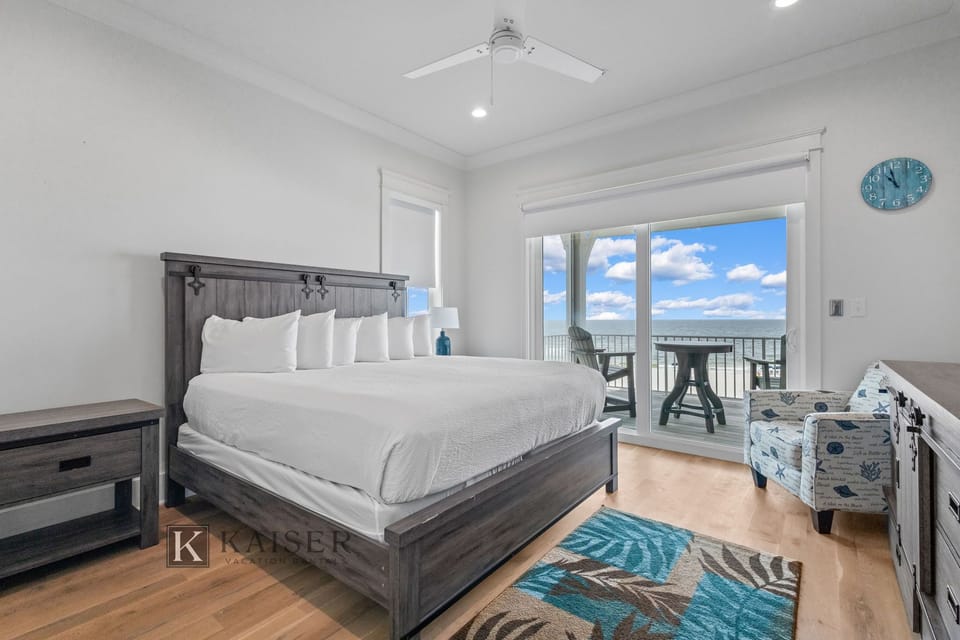 2nd Floor King Suite 4 (master)