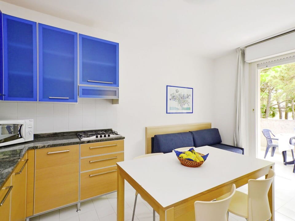 Sky, Water, Building, Property, Plant, Swimming Pool, Green, Tree, Azure, Shade