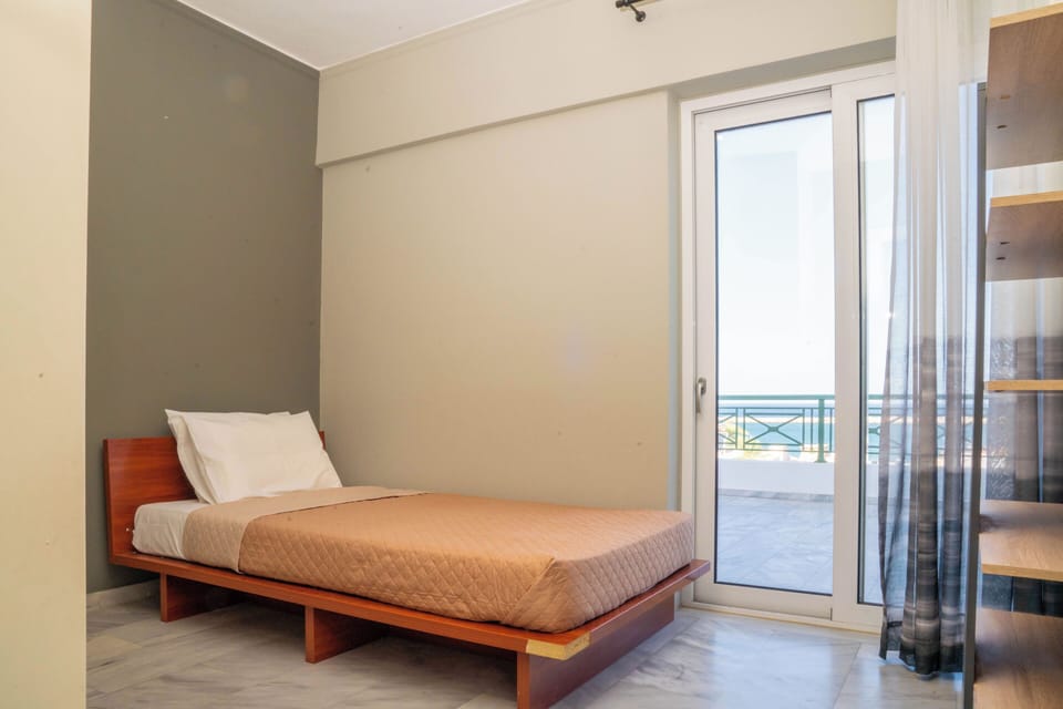 Lily's Penthouse - Bedroom 3 with single bed