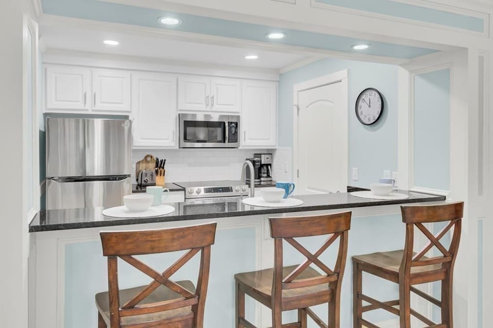 11 Lagoon Villa Kitchen/Breakfast Counter